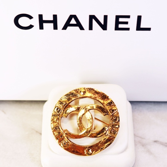 Chanel CC Logo Paris Gold Plated Brooch - Picture 10 of 14